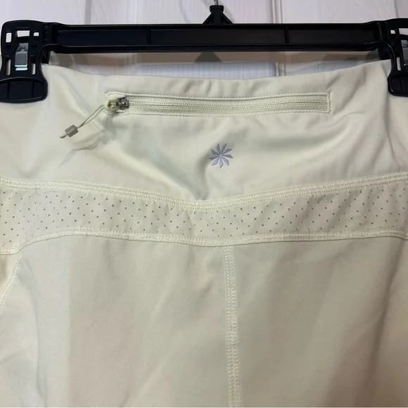 Athleta Run With It 4.5” Short in Tequila Green - Size XS - Picture 7 of 10